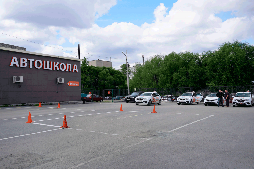 Автодром автошколы «Перспектива» Автодром автошколы «Перспектива»